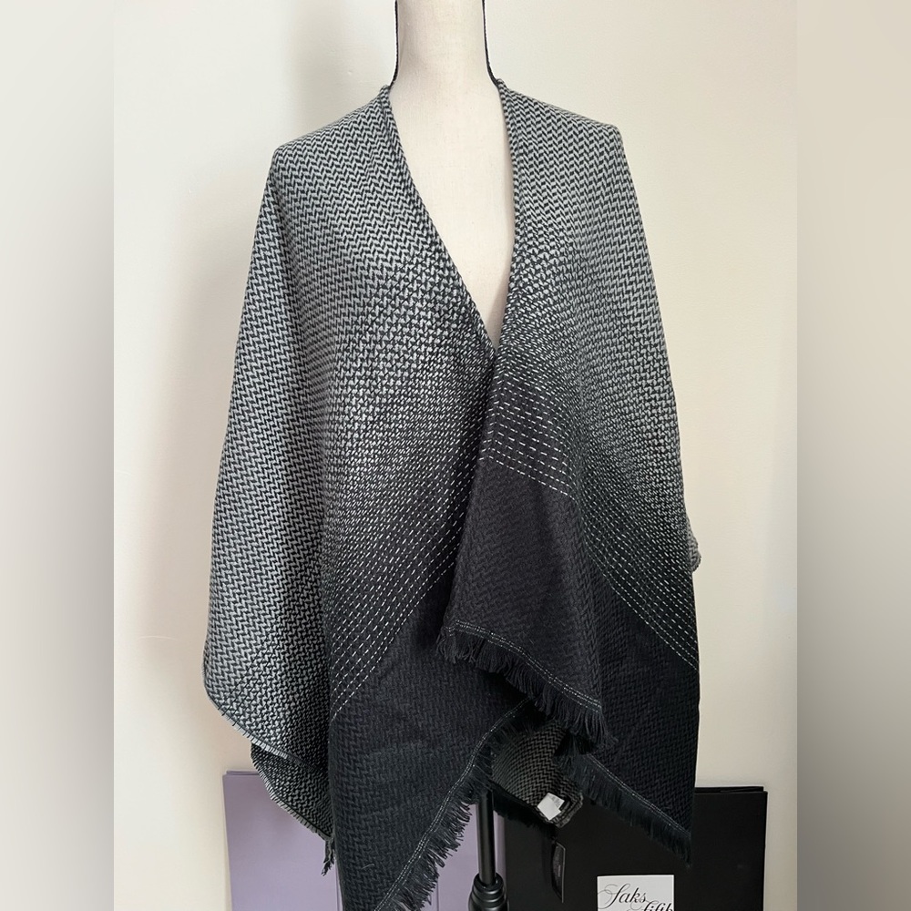 NWT Banana Republic Cozy Black & Gray OnE Size Poncho/Shawl/Wrap